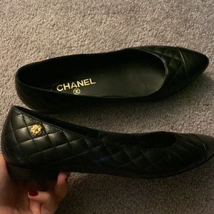 Chanel 15A quilted calfskin flats with side enamel pearl